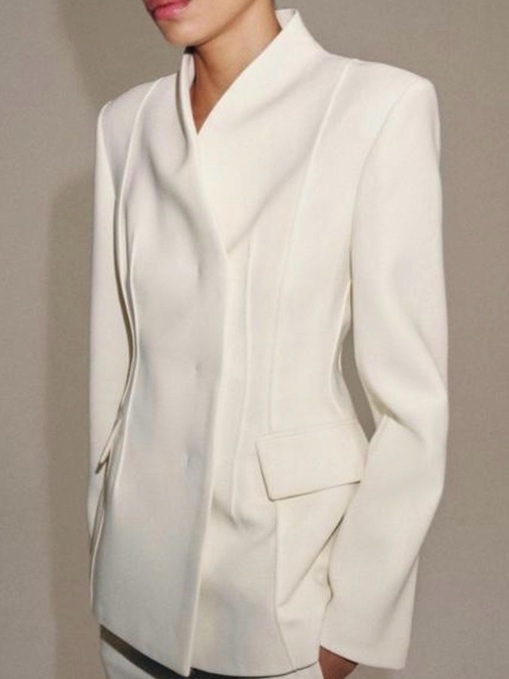 ZARA VIRAL FITTED BLAZER ZW COLLECTION. BRAND BEW WITH TAGS. Size M